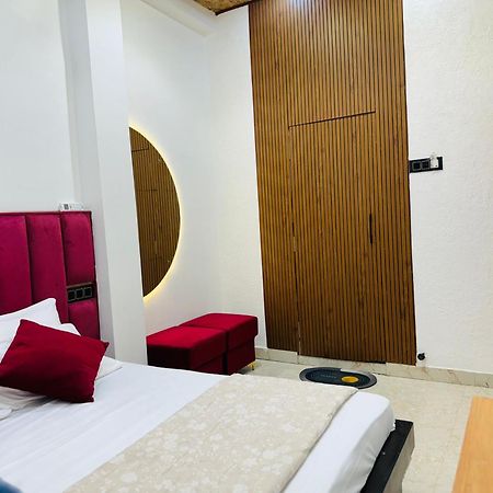 Aura Homestay Варанаси Экстерьер фото