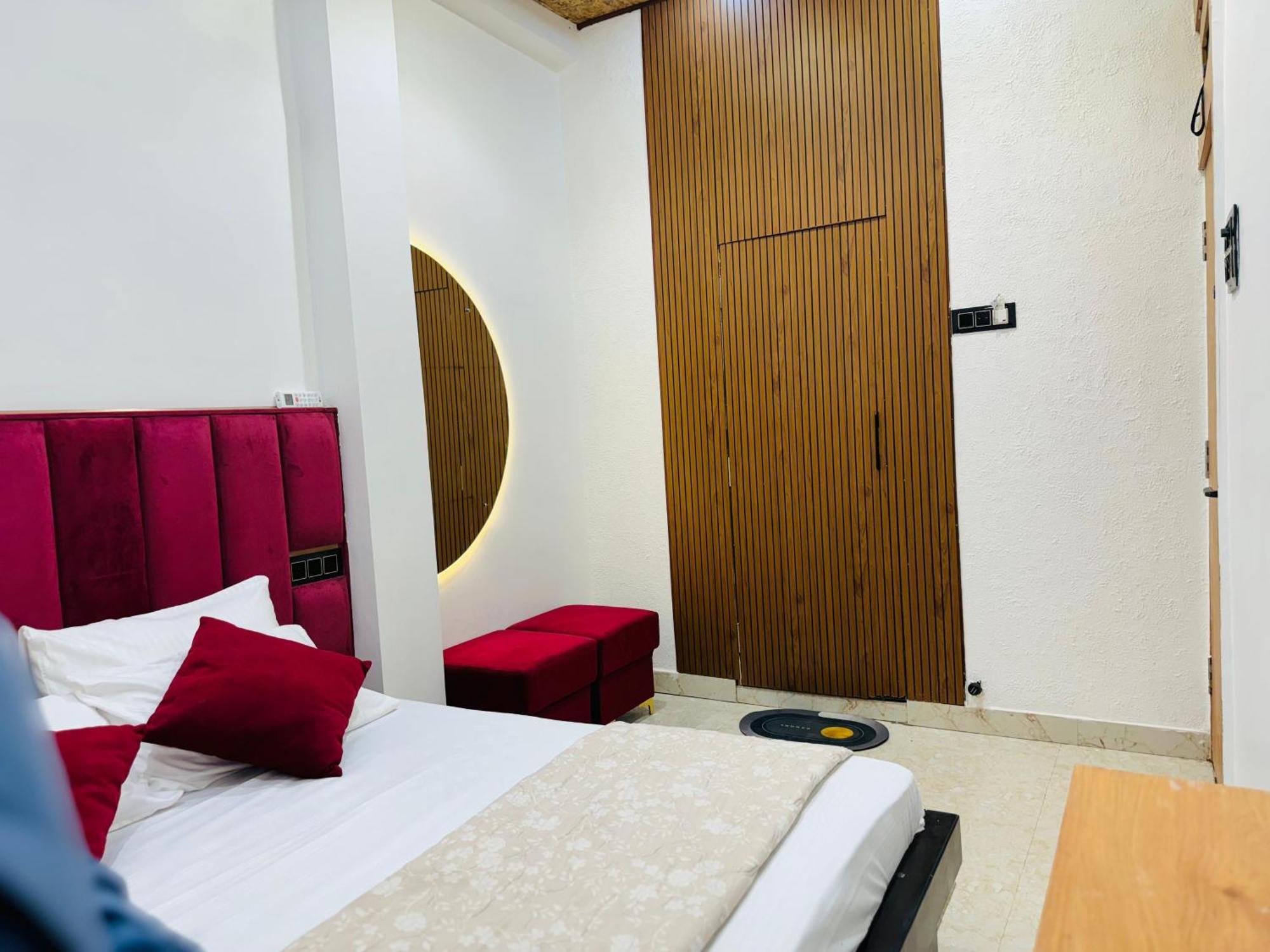 Aura Homestay Варанаси Экстерьер фото