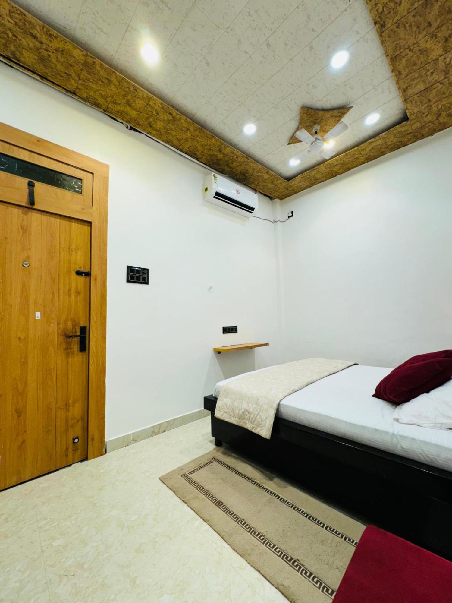 Aura Homestay Варанаси Экстерьер фото
