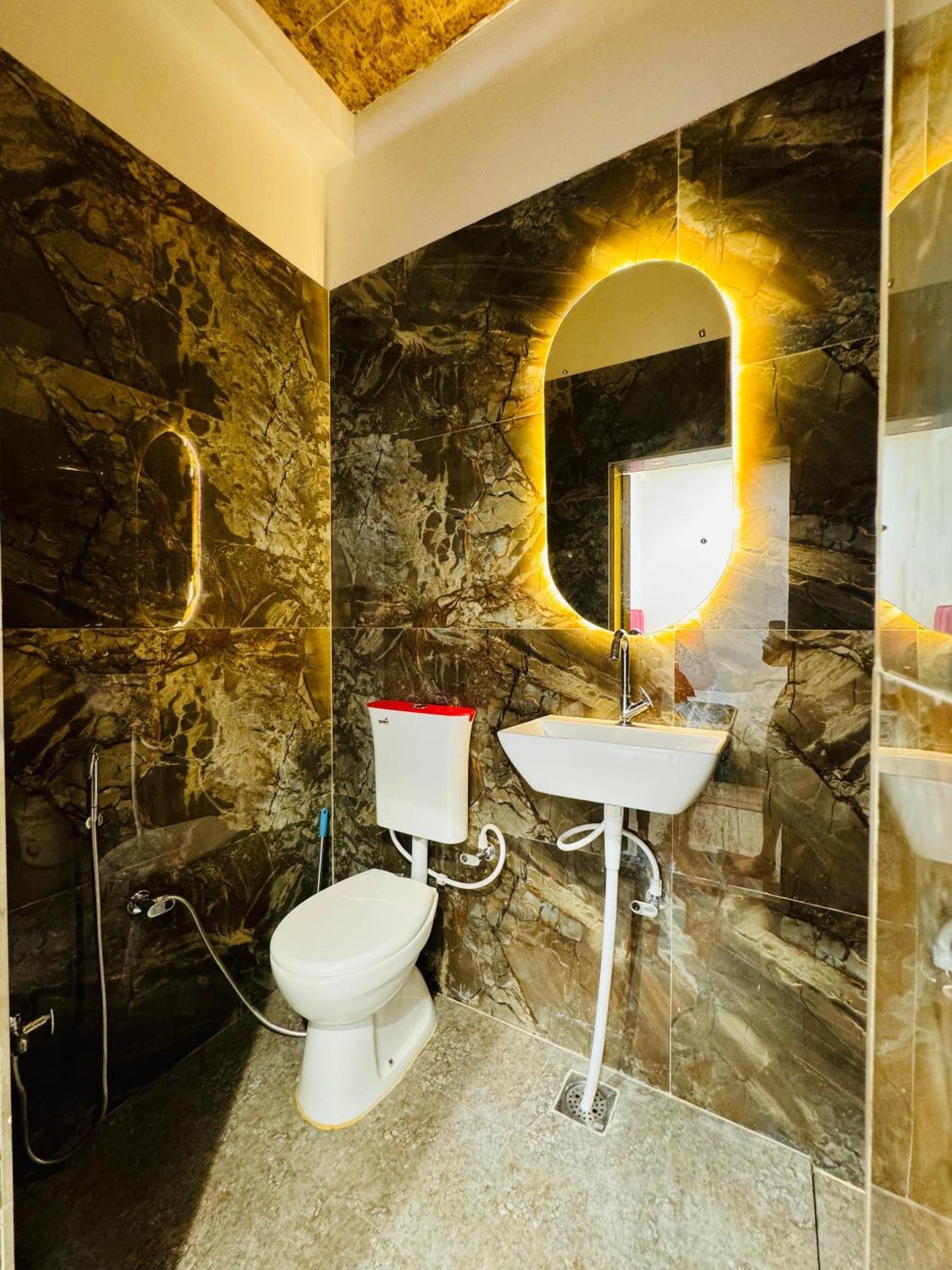 Aura Homestay Варанаси Экстерьер фото
