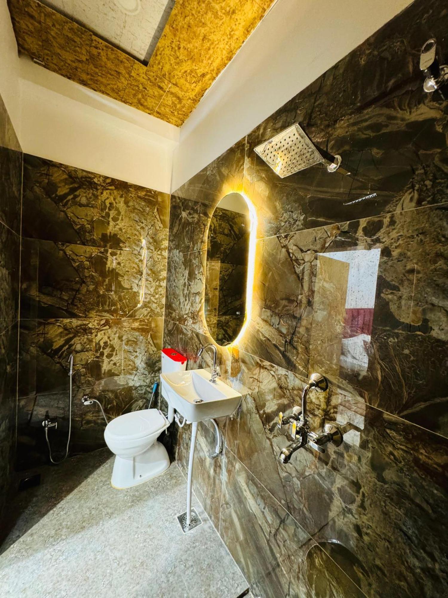 Aura Homestay Варанаси Экстерьер фото